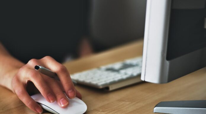 En bogholder hjælper, men kan også selv få hjælp af akkordarbejde Akkordarbejde